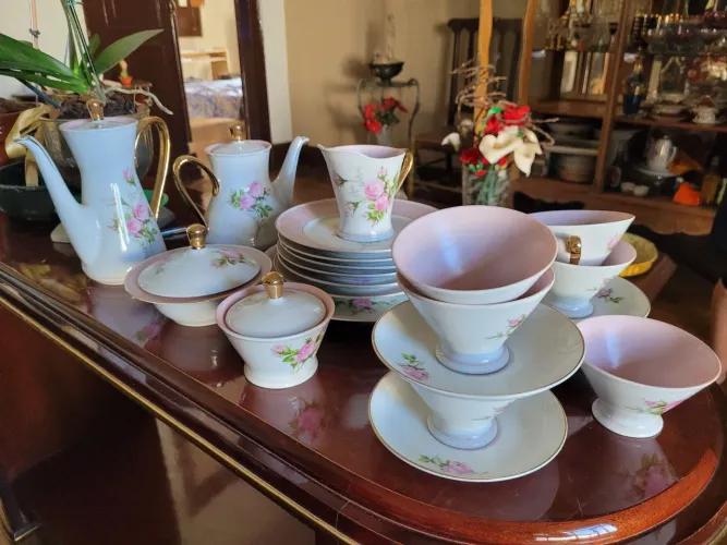 Jogo de Chá e Café em Porcelana Inglês ARH BOHEMIA Royal Wessex