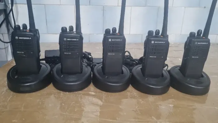 Rádio Motorola PRO 5150 VHF completo ( 05 radios completos)