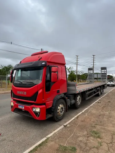 Caminhão Iveco 8x2 Prancha 