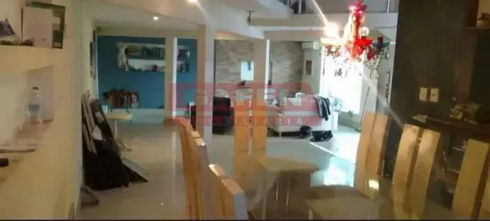 Casa com Piscina a 50m da Rua das Laranjeiras 5 Quartos, 3 Suítes, Oportunidade para Perso