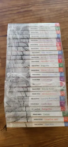Vendendo uma coleção de cds de músicas brasileiras 