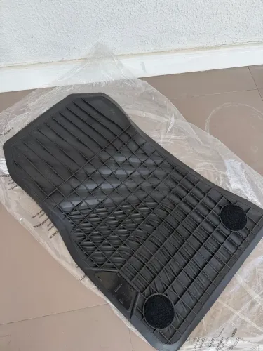 TAPETE BORRACHA BMW 320i ORIGINAL 