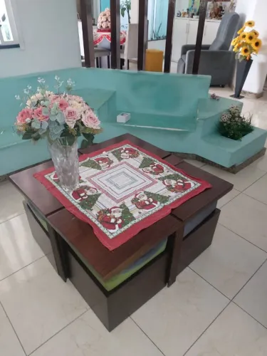 Vendo mesa de centro com puff
