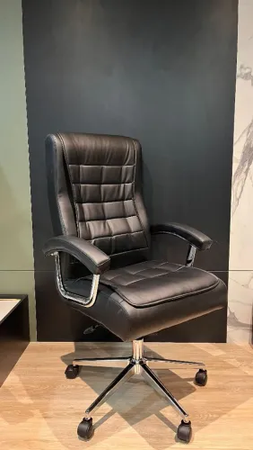 Cadeira presidente em Couro com molas ensacadas