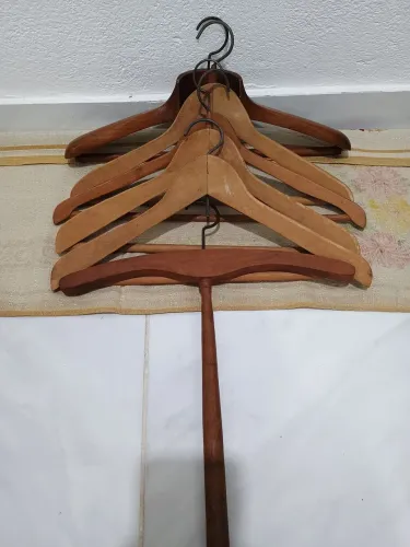 Cabides de Madeira Vintage