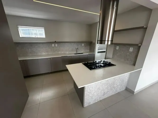 Cobertura duplex com vista mar à venda no Jardim Oceania!