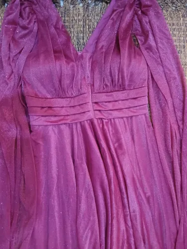 Vestido de festa longo.