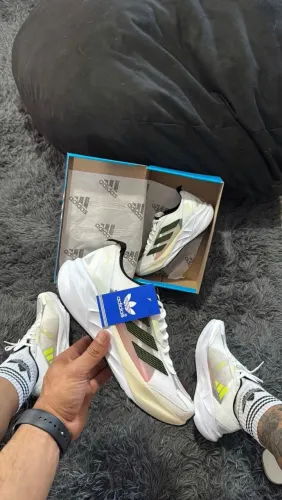 Tênis Adidas adizero 11