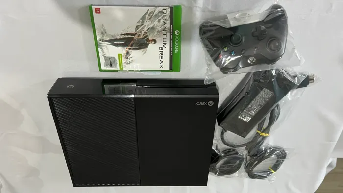 Console Xbox ONE  500GB Controle Original Sem Fio + 5 Jogos ( 4 digitais )