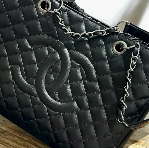 Bolsa linda a venda, chamar no privado pra mais detalhes! Nova!