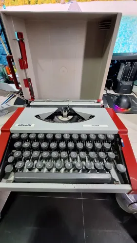 Máquina escreve Olivetti Roma