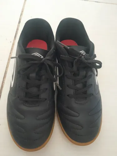 Vendo chuteira futsal umbro