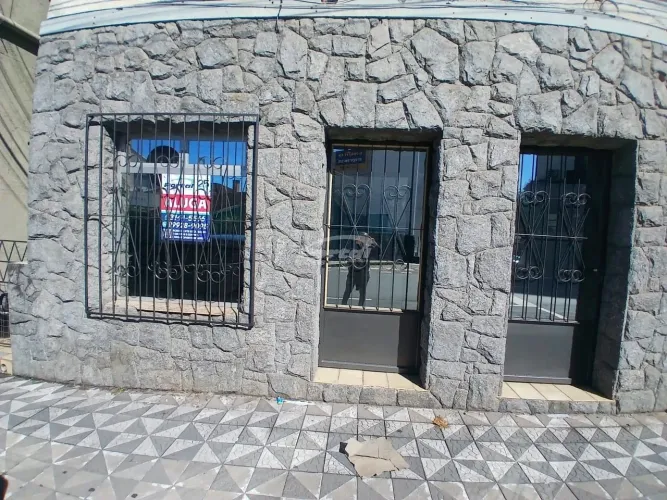 Loja térrea disponível para locação no bairro Velha, em Blumenau/SC.