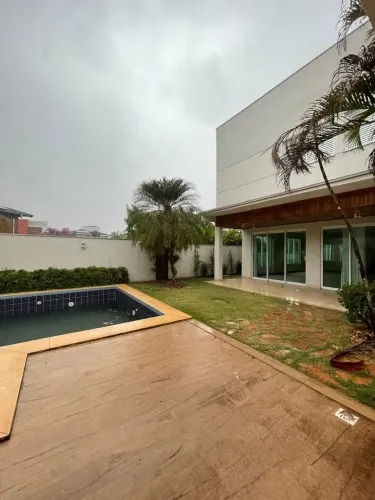 CASA COM 4 SUITES À VENDA, 553m2 - COND FLORAIS CUIABA