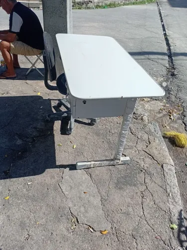 Mesa e cadeira 