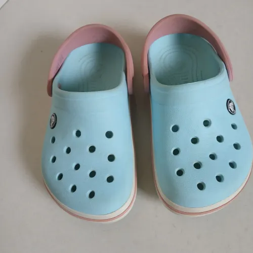 Crocs tam J1 equivale tam 32