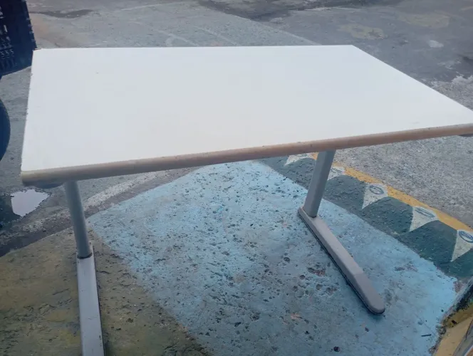 Vendo essa linda mesa de escritório