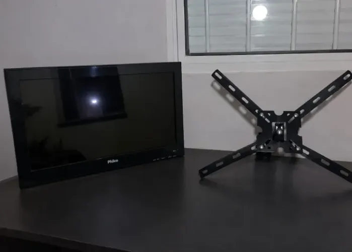 TV Monitor Philco 24? LED + SUPORTE ARTICULADO