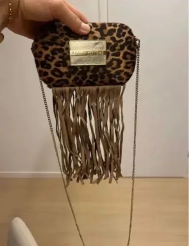 Clutch lança perfume
