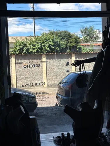 Vendo ou troco porta de vidro pra loja, largura 2,50 altura 2,18