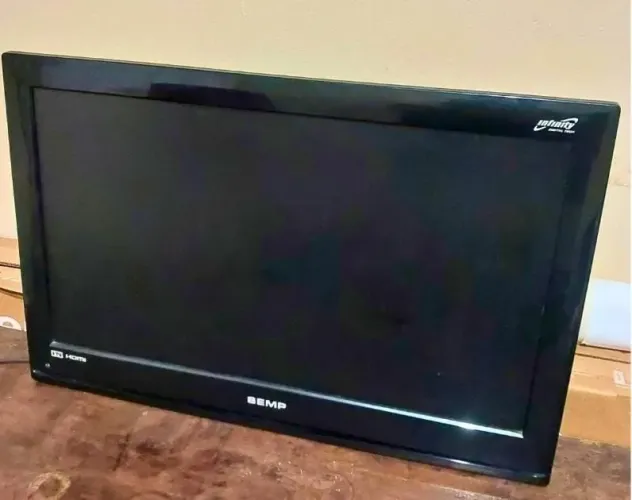 TV Semp 32" Polegadas (para peças, com defeito)