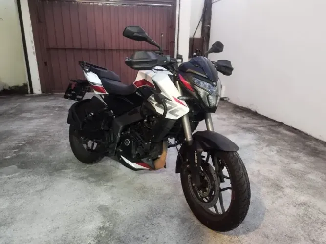 Bajaj dominar NS200 ano 2026