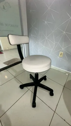Mocho giratório para estética