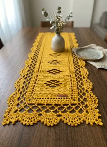 Trilho / Caminho de Mesa em Crochê ? Amarelo Ouro (120 cm x 48 cm)