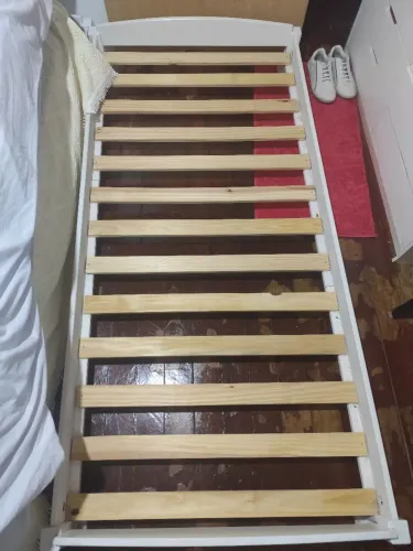 Cama baixa de solteiro 