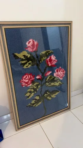 Quadro Decorativo Bordado Rosas Clássicas