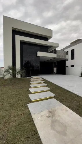 Casa alto padrão semimobiliada no Alphaville