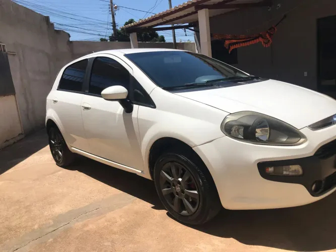 Fiat Punto Attractive 1.4 Fire Flex 8V 5P 2014