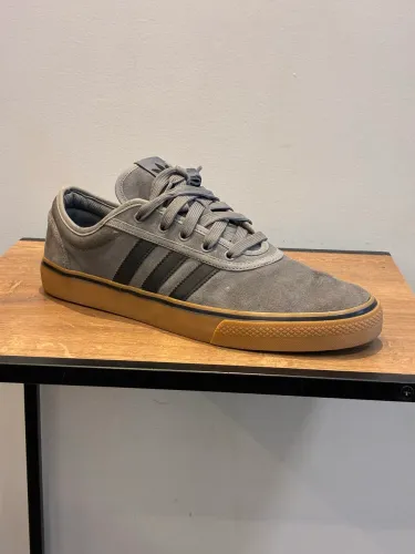 Tênis ADIDAS Adiease 43 Cinza Casual Originals Masculino - Pouco Uso | Conservado