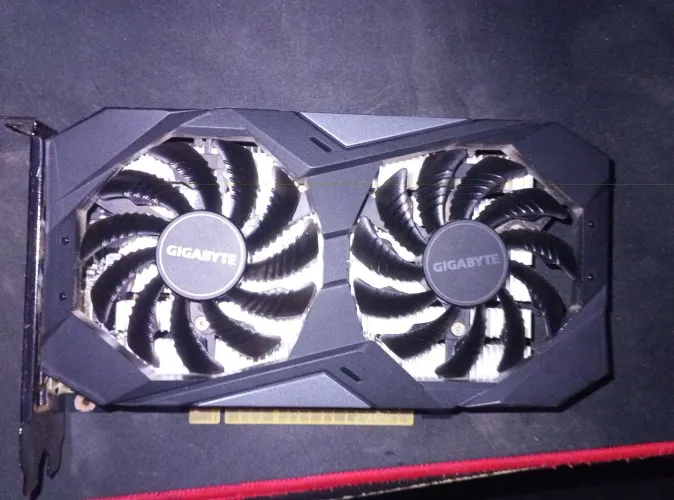 GTX 1650 gigabyte 4g COM DEFEITO