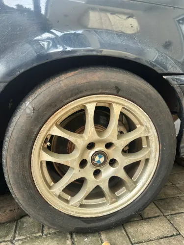 Vendo 3 rodas esportivas 5/115 baixei pra vender logo