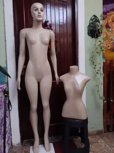 Manequim Feminino de corpo inteiro e meio corpo