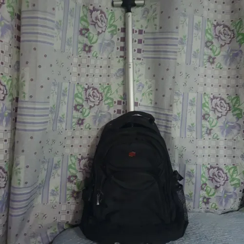MOCHILA EXECUTIVA PARA COM RODINHAS, REFORÇADA- PARA NOTEBOOK- VAI NAS COSTAS