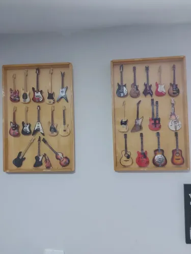 Colecionáveis - miniaturas de Guitarras (Salvati)