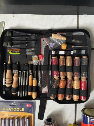 Kit de ferramentas para trabalho com couros