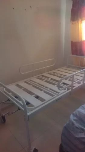 Montador de camas hospitalar 