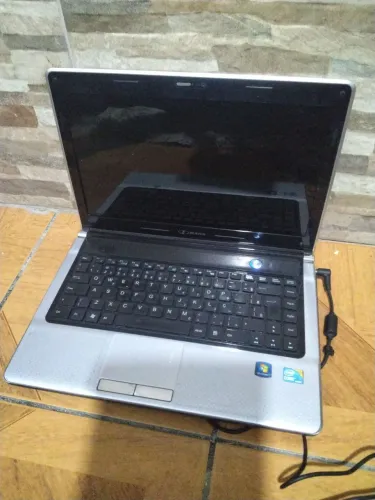 Notebook buscar i3 memória 2g sem HD. Tá com tela preta. Bateria tá boa