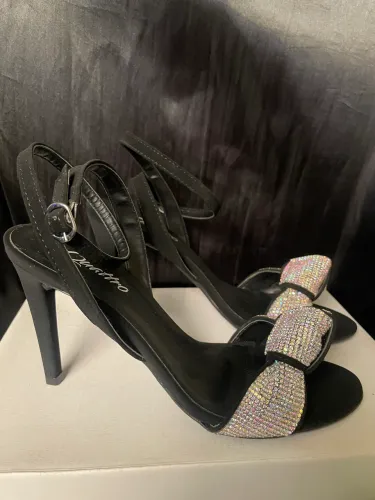 Sandália Quattro de salto preto com strass tam 38 NOVO