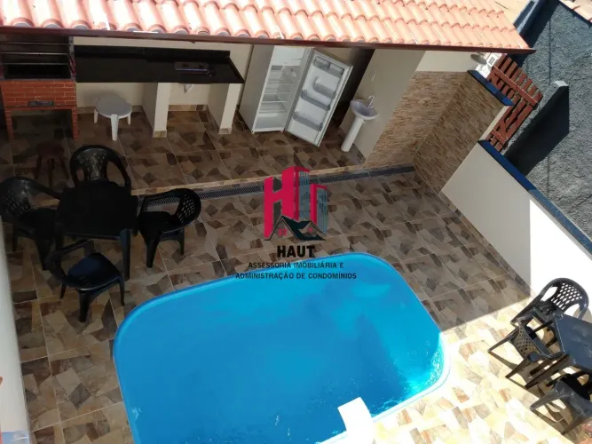 Casa para Locação Definitiva a 450 Metros da Praia da Maranduba, com Piscina e Espaço Gour