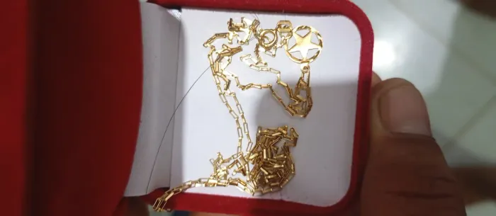 Corrente de ouro 750, modelo cartie pesando 3.74 grama.não vendo por grama, dispenso curio