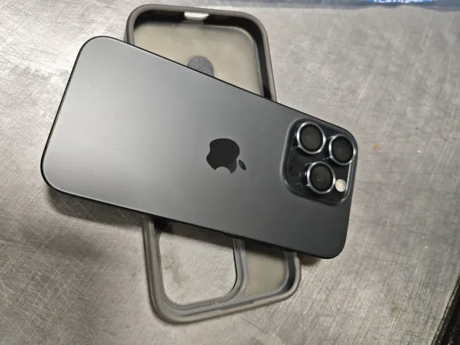 Iphone 15 pro, 128gb, cinza com face ID.