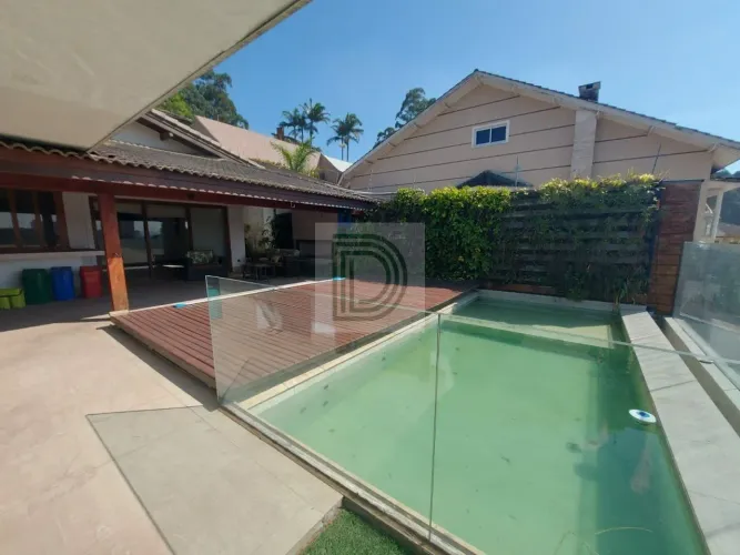 Casa de Alto Padrão à Venda | 3 Suítes | Piscina com Borda Infinita | 6 Vagas | Parque dos