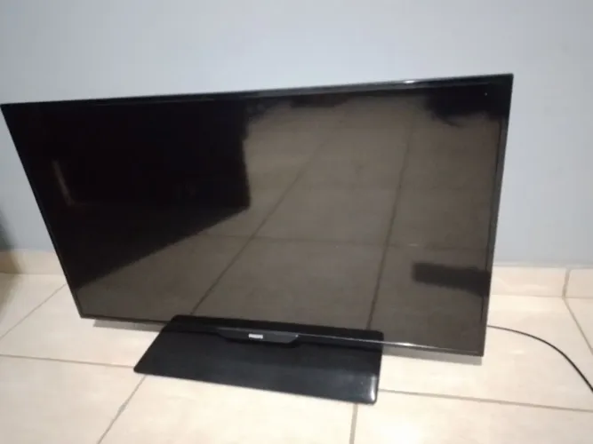 Televisão PHILIPS 32 polegadas ( não é smart) funcionando perfeitamente, 400$  