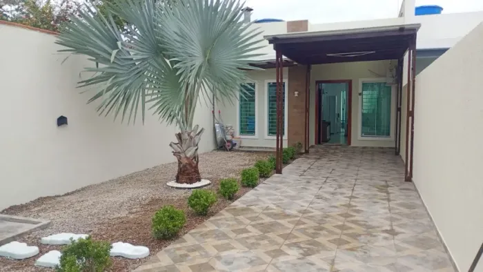 Casa com Piscina em Coroados