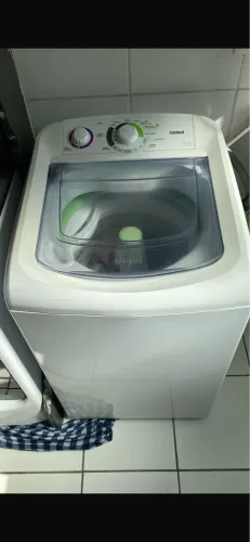 Máquina de lavar e geladeira