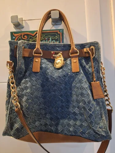 Bolsa MK original tamanho M 